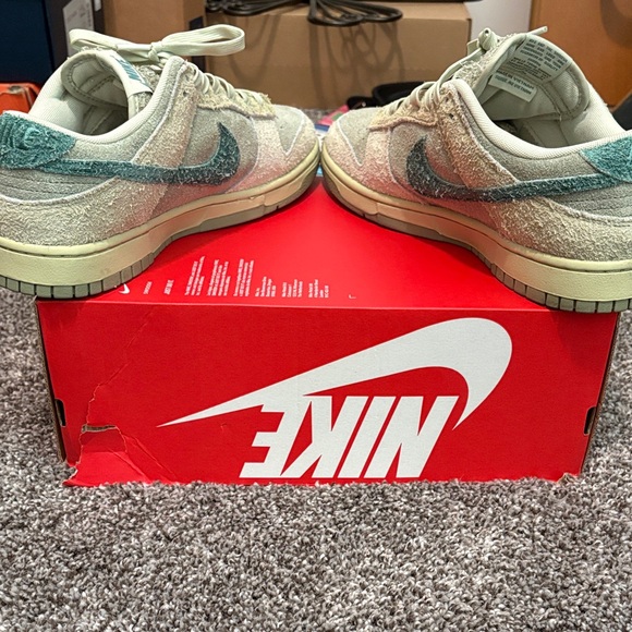 Nike Textured Green and Cream Sneakers - Picture 5 of 8